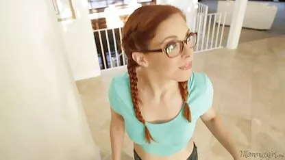 Krista video x grosse femme sur le lit