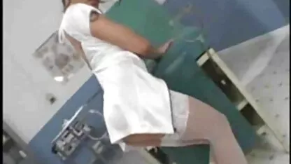 Tommi Jo dépouillé porn streaming gratuit de ses vêtements avec une belle